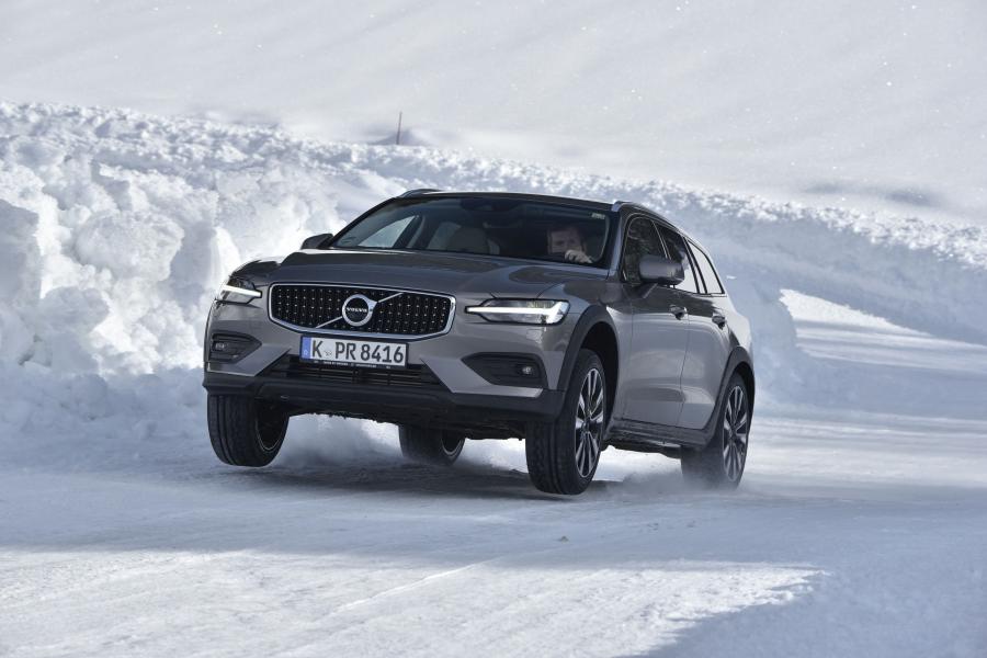  Volvo V60 D4 Cross Country 2018 года  (WW) (фото 47 из 49)